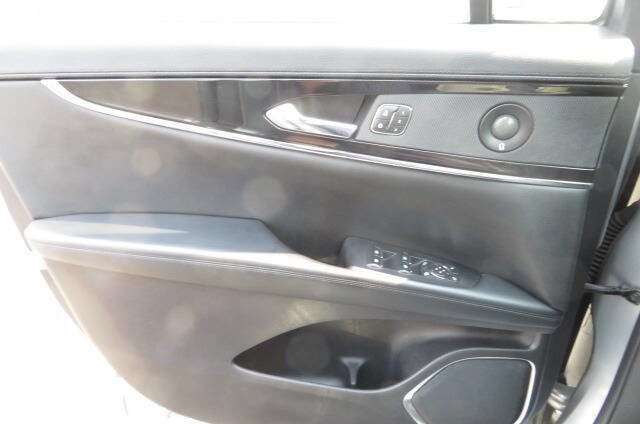 Used 2021 Lincoln Nautilus Reserve w/ Class II Trailer Tow Package image 17