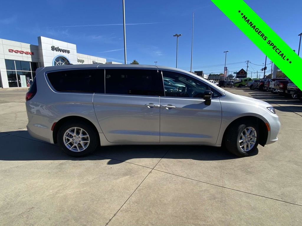 New 2026 Chrysler Pacifica Select image 14