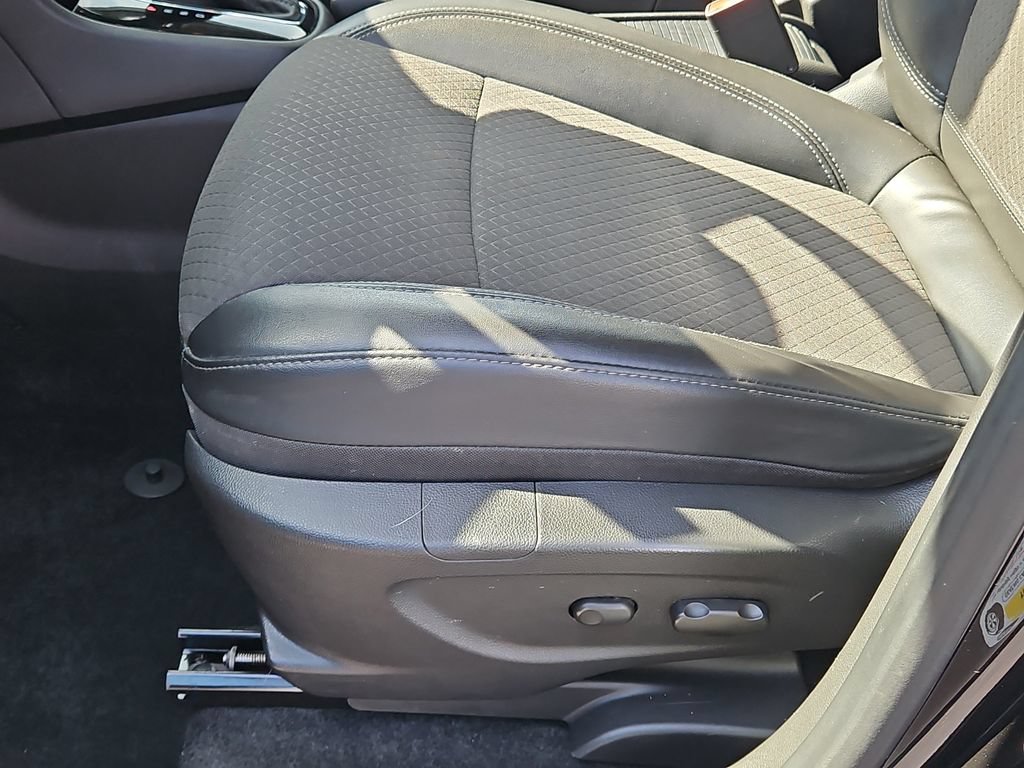 Used 2021 Buick Encore Preferred FWD image 18