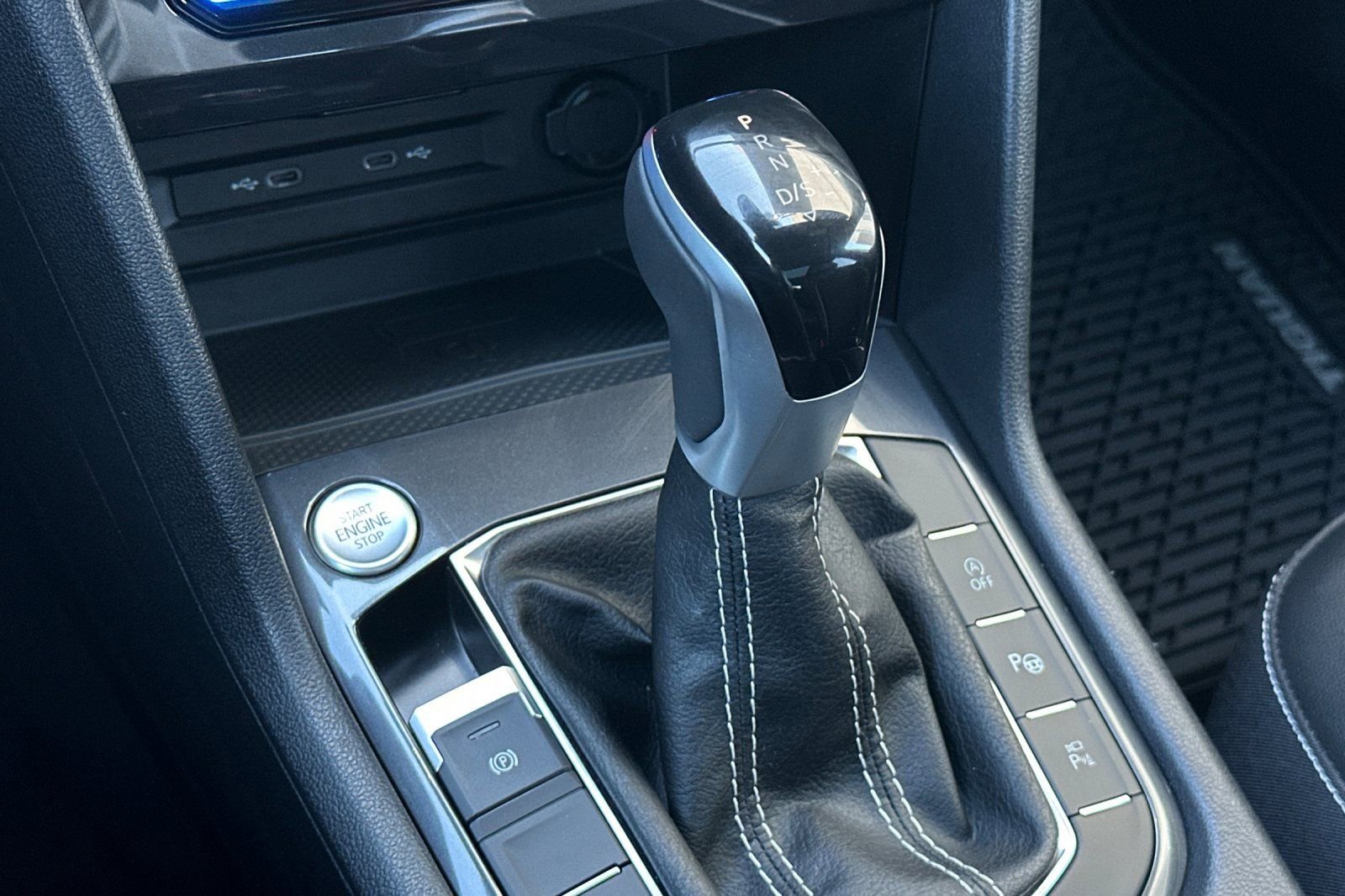 Certified 2024 Volkswagen Tiguan SEL R-Line image 21