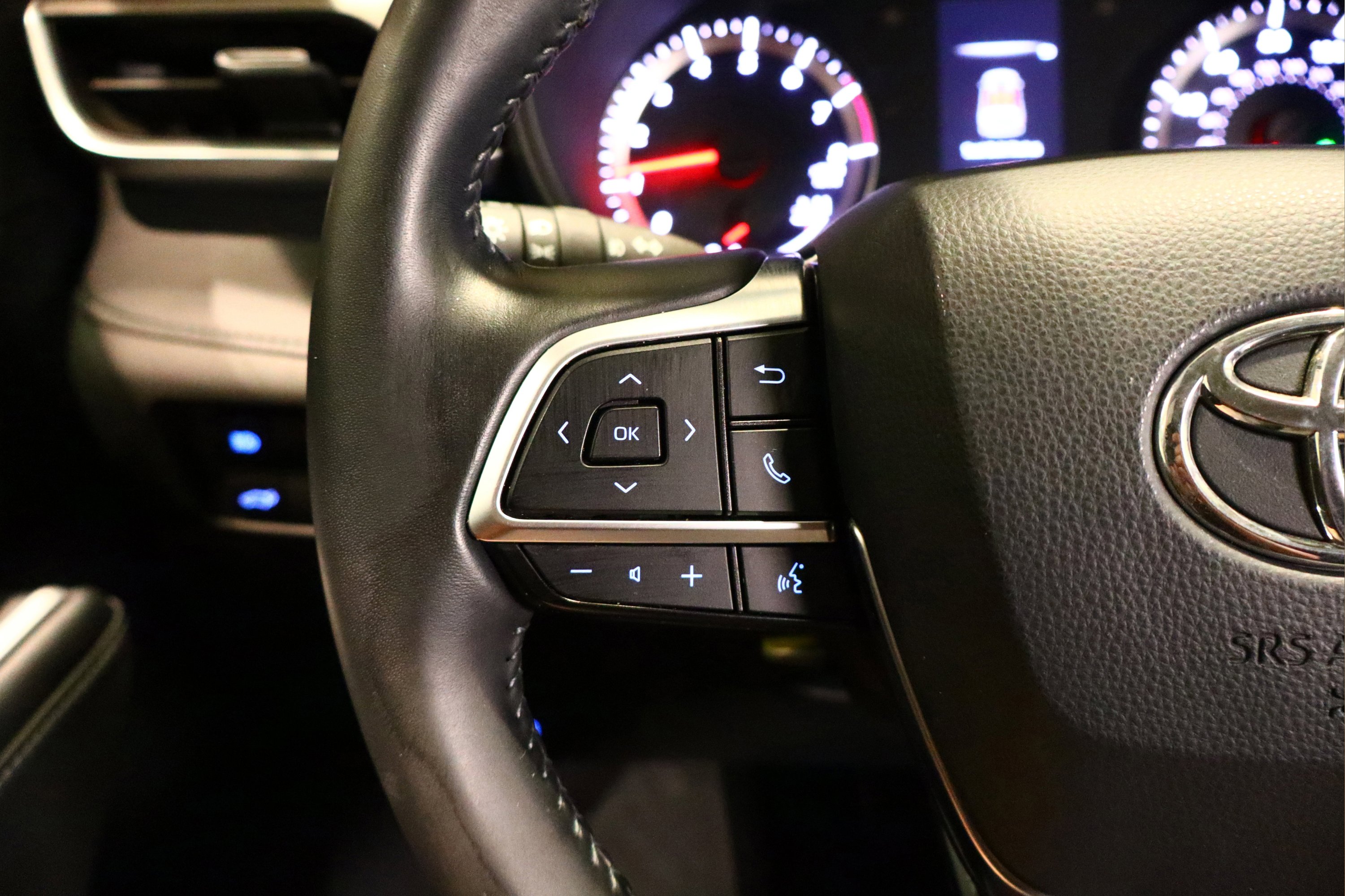 Used 2020 Toyota Highlander LE image 11