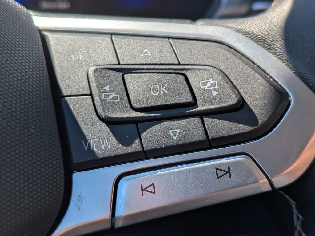 Used 2023 Volkswagen Tiguan SE image 17