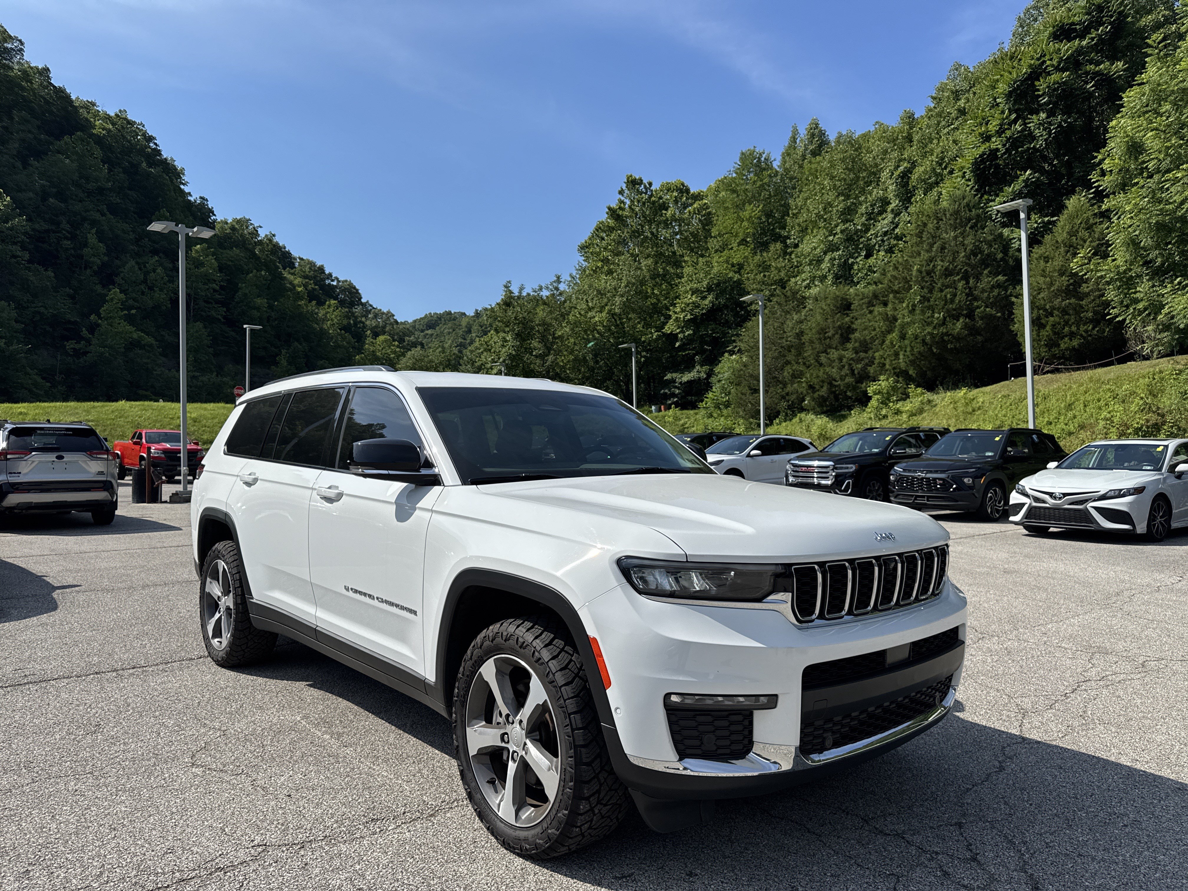 Used 2023 Jeep Grand Cherokee L Limited w/ Luxury Tech Group II AWD/4WD image 4