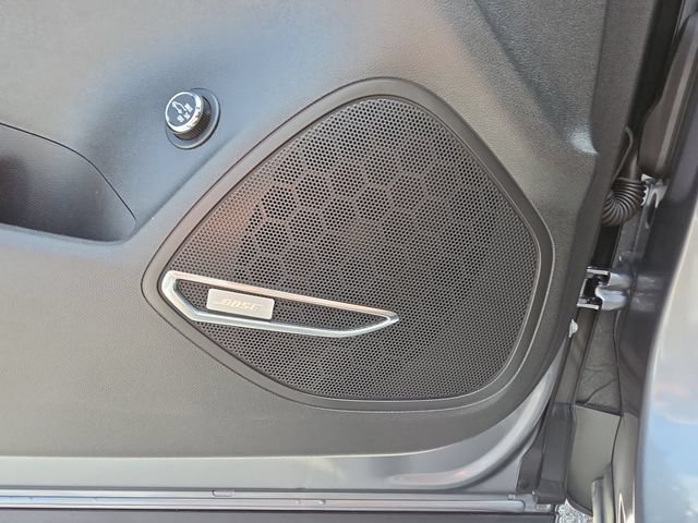 Certified 2021 Buick Envision Avenir w/ Technology Package II FWD image 17