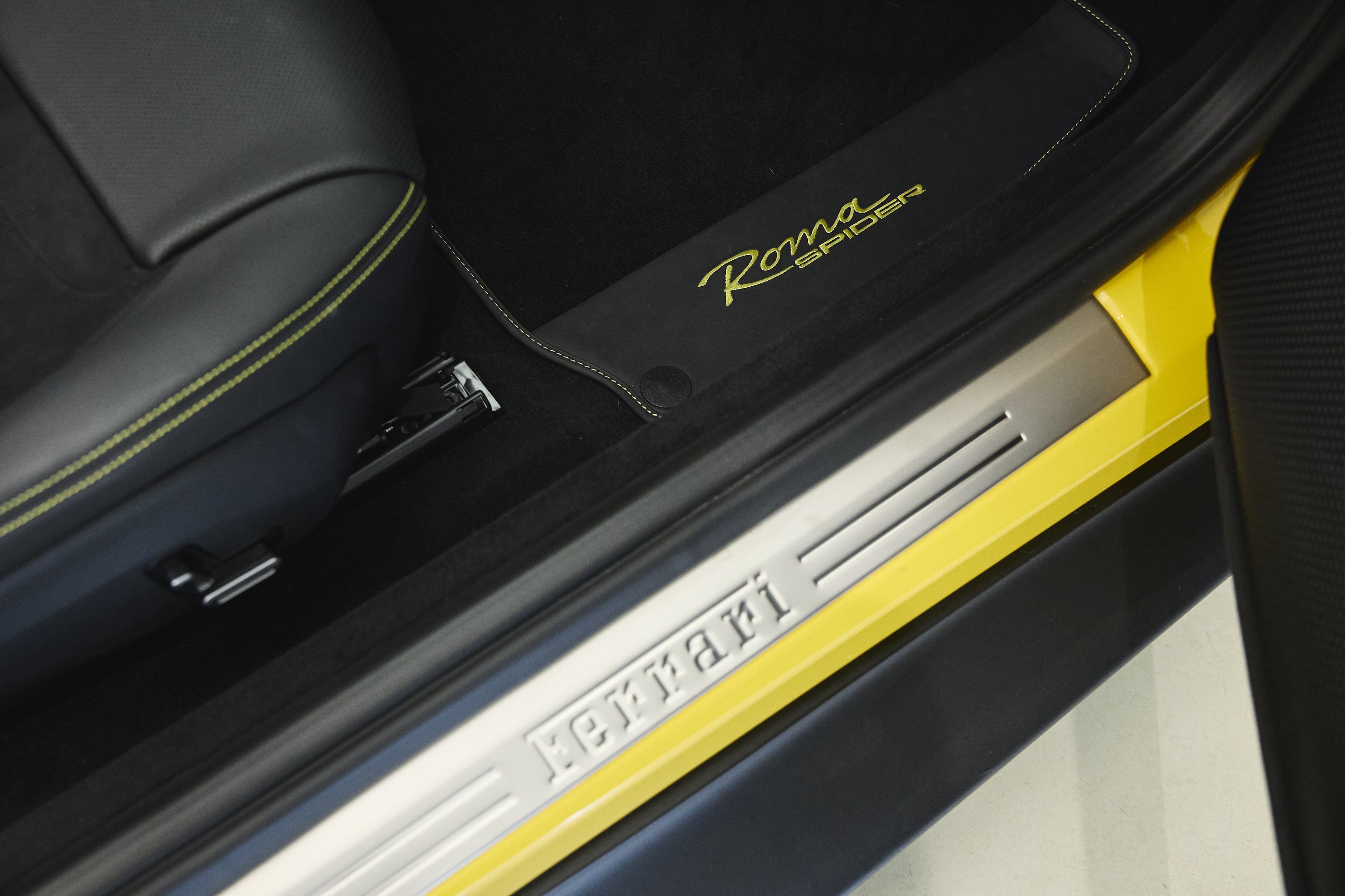 Used 2025 Ferrari Roma Spider RWD image 19