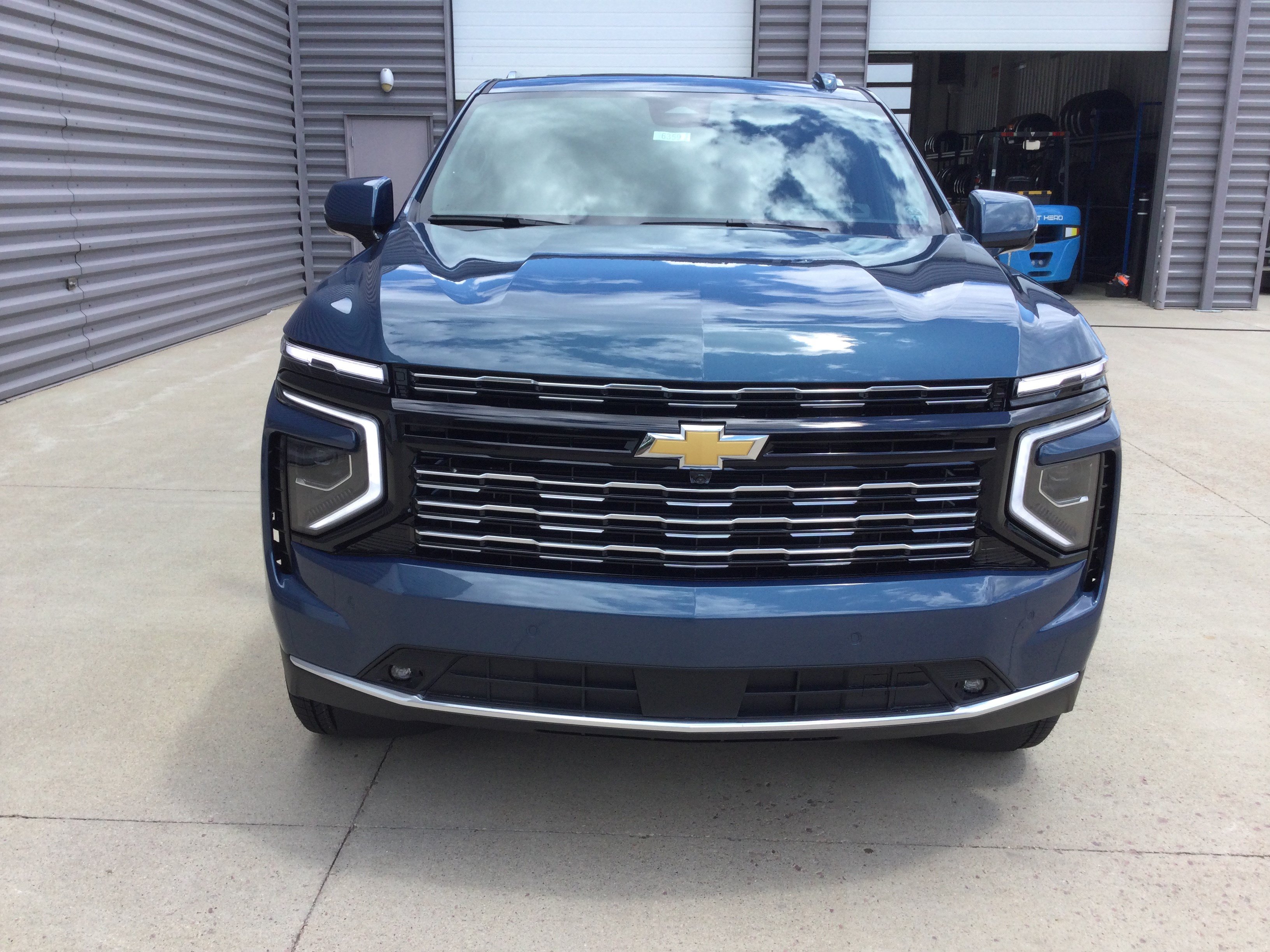 New 2026 Chevrolet Suburban High Country AWD/4WD image 3