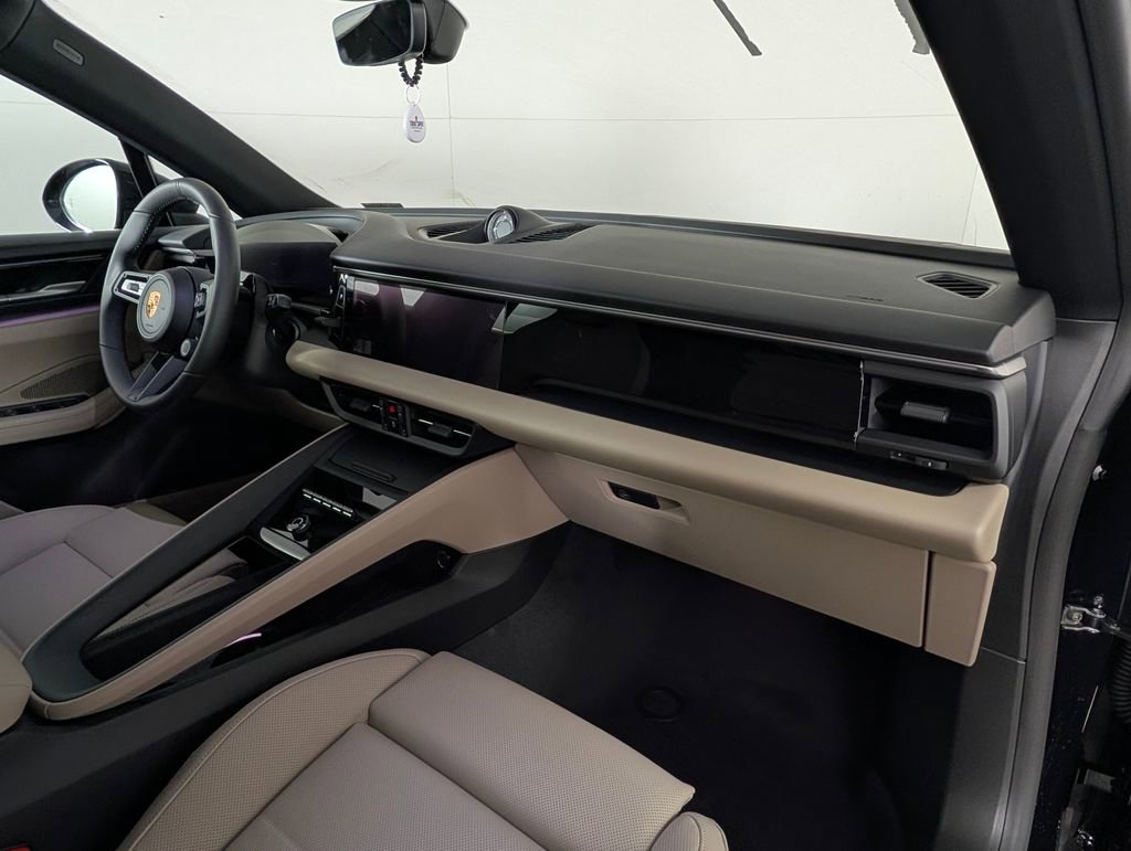 New 2026 Porsche Macan 4 Electric image 19