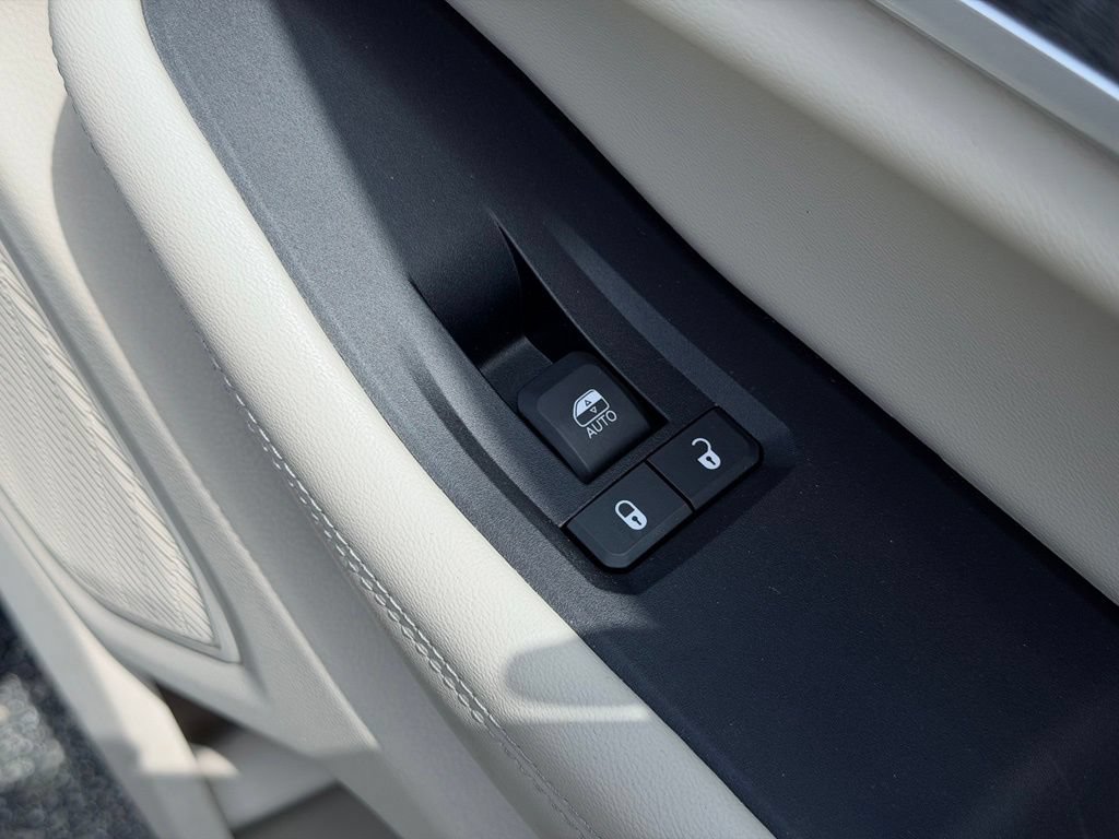 Used 2023 Jeep Grand Cherokee L Limited AWD/4WD image 18