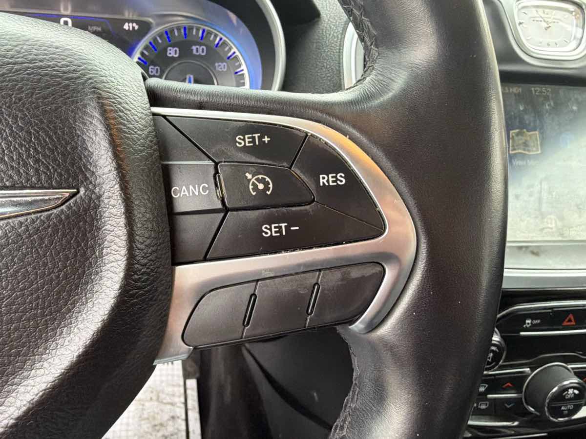 Used 2015 Chrysler 300 Limited w/ Driver Convenience Group image 29