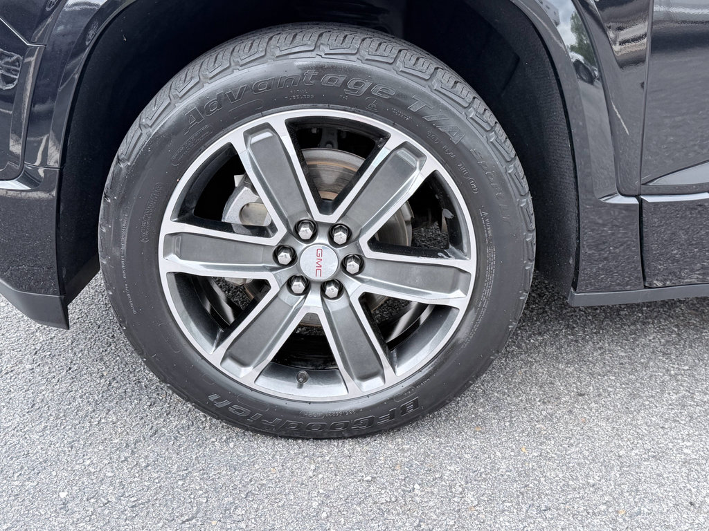 Used 2019 GMC Acadia Denali w/ Technology Package FWD image 40
