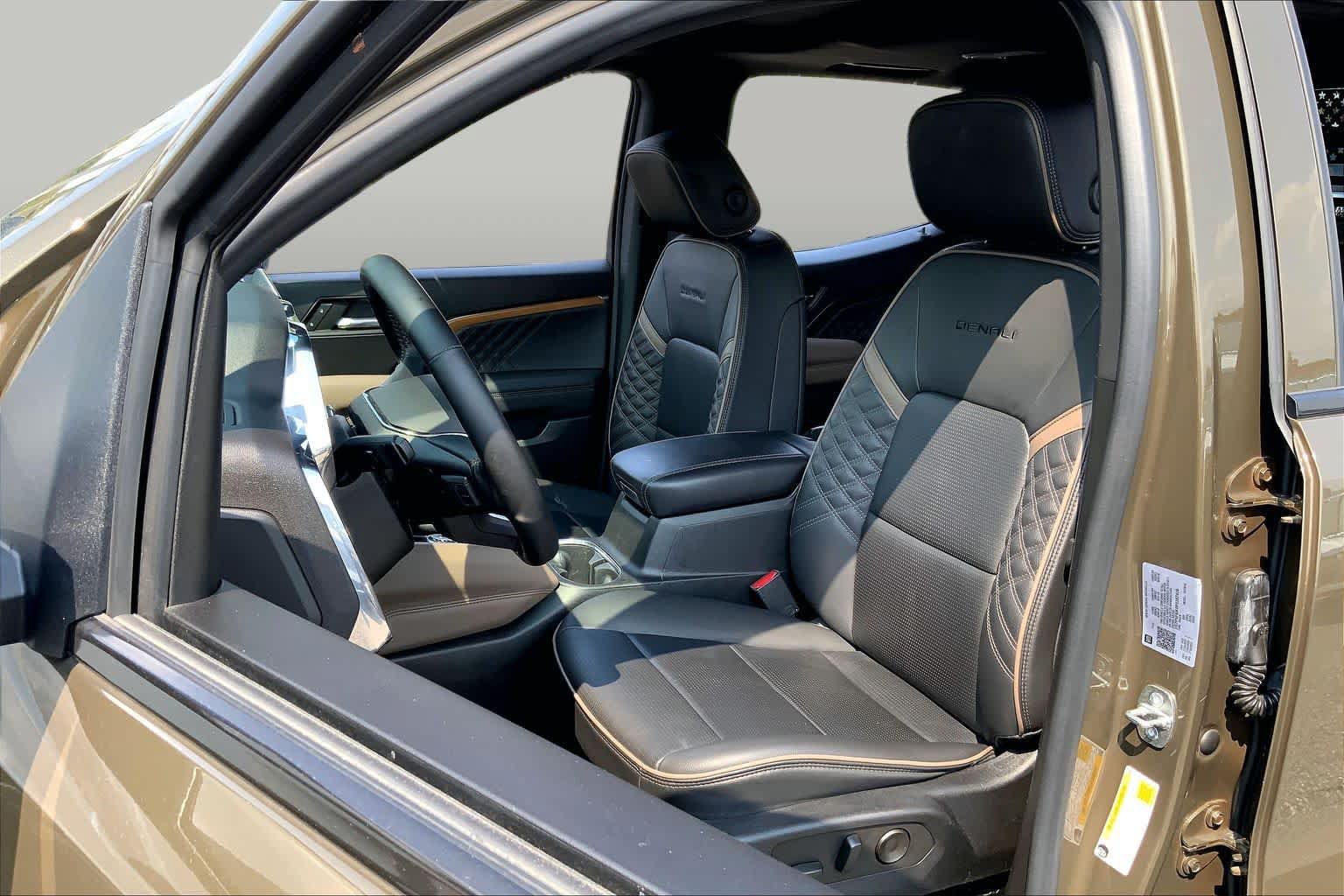 Certified 2023 GMC Canyon Denali AWD/4WD image 9