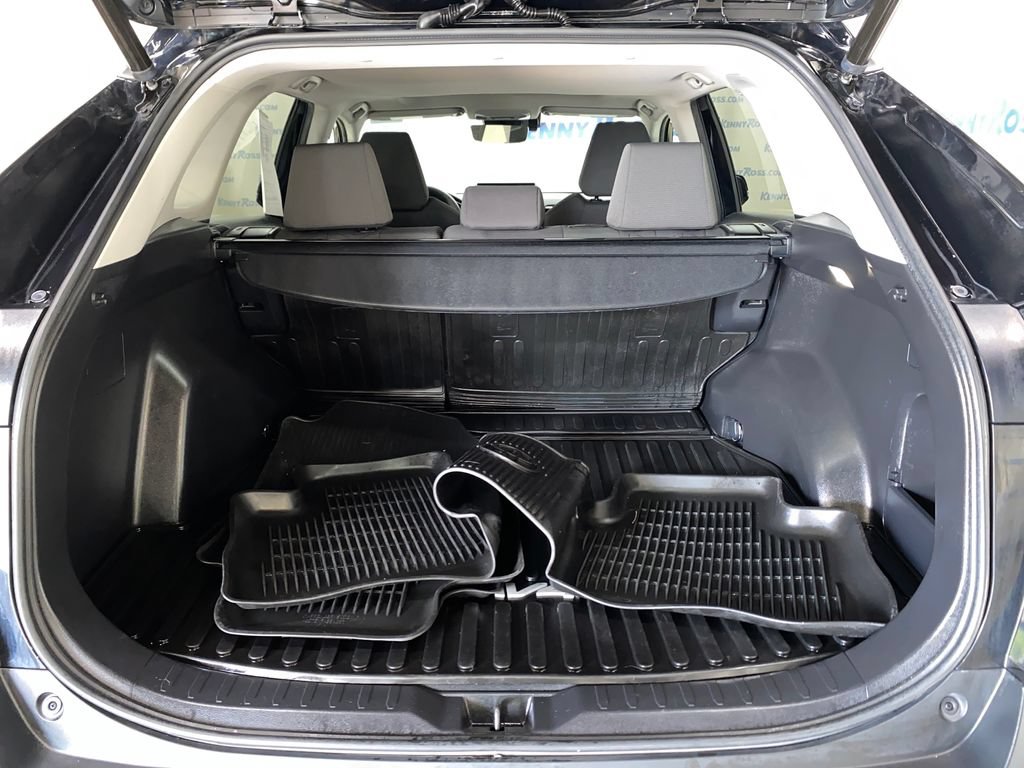 Used 2022 Toyota RAV4 XLE w/ Convenience Package AWD/4WD image 18
