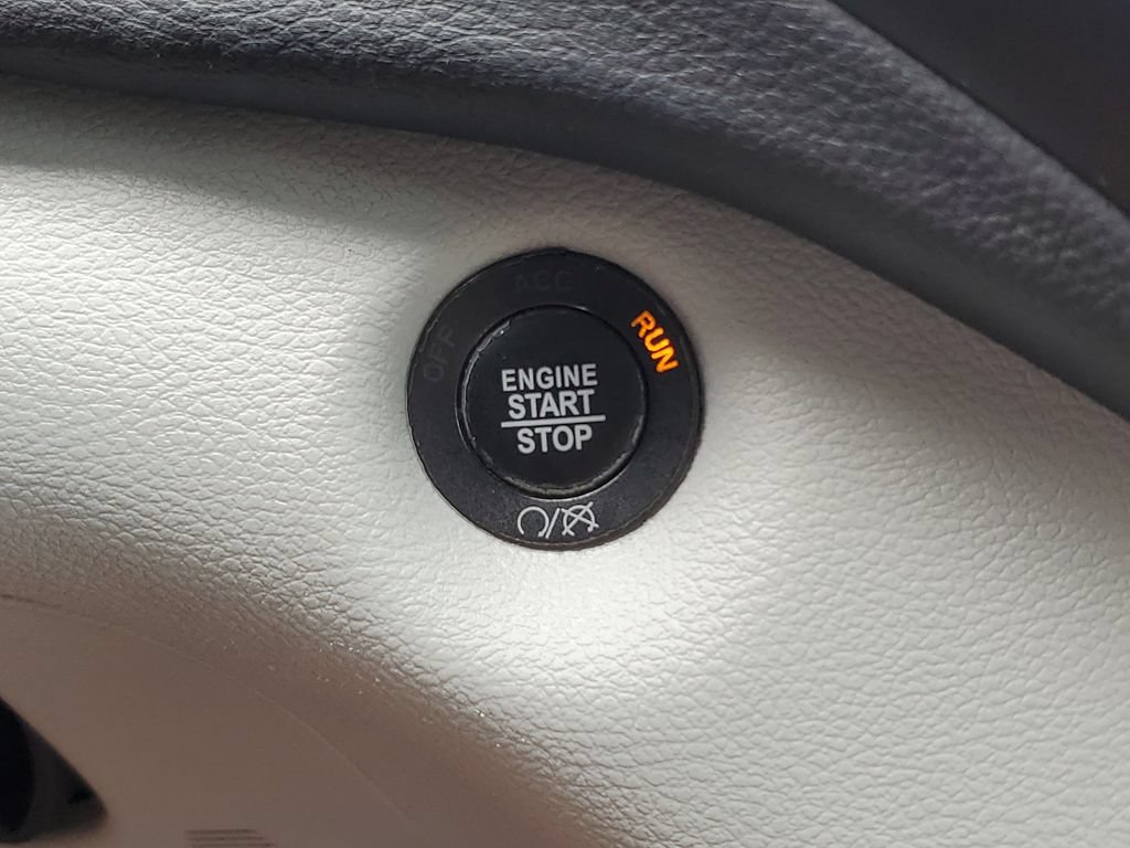 Certified 2019 Jeep Cherokee Limited w/ Luxury Group FWD image 30