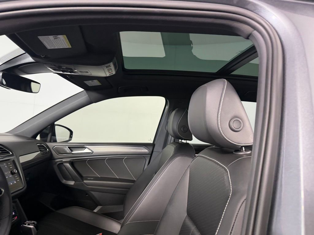 Used 2024 Volkswagen Tiguan SE R-Line image 21