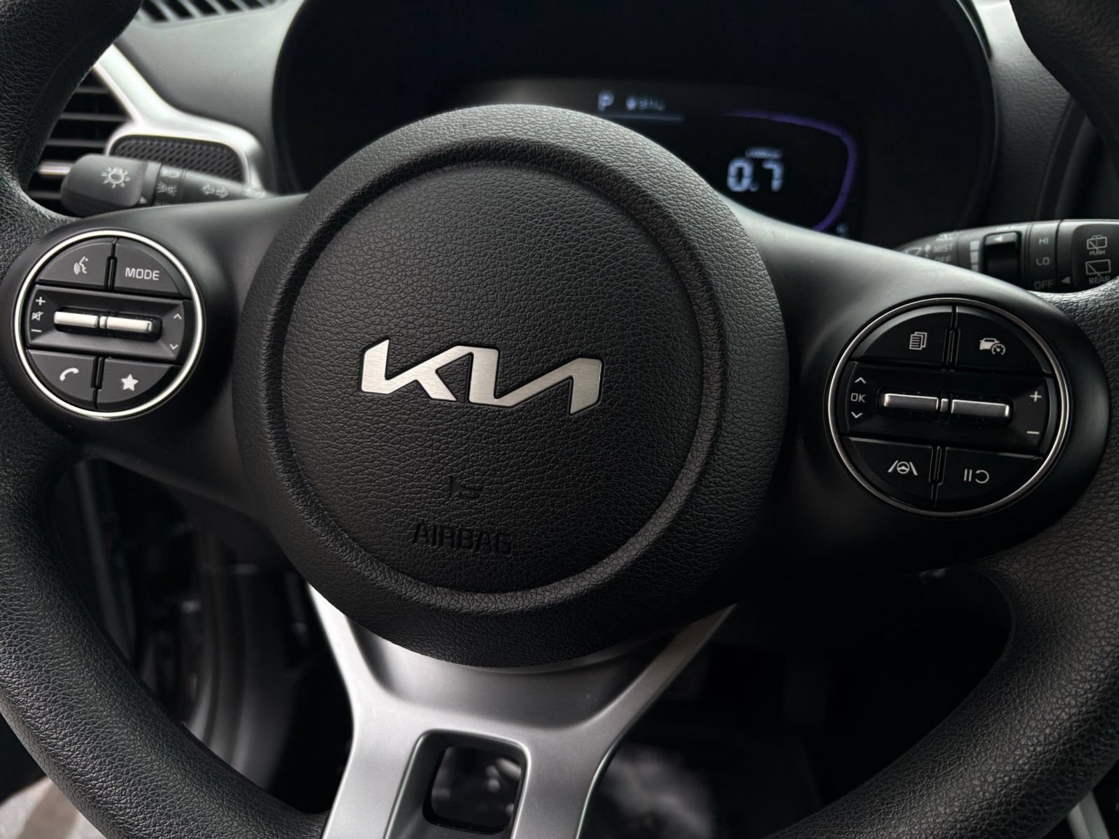 Used 2025 Kia Soul LX w/ LX Technology Package FWD image 26