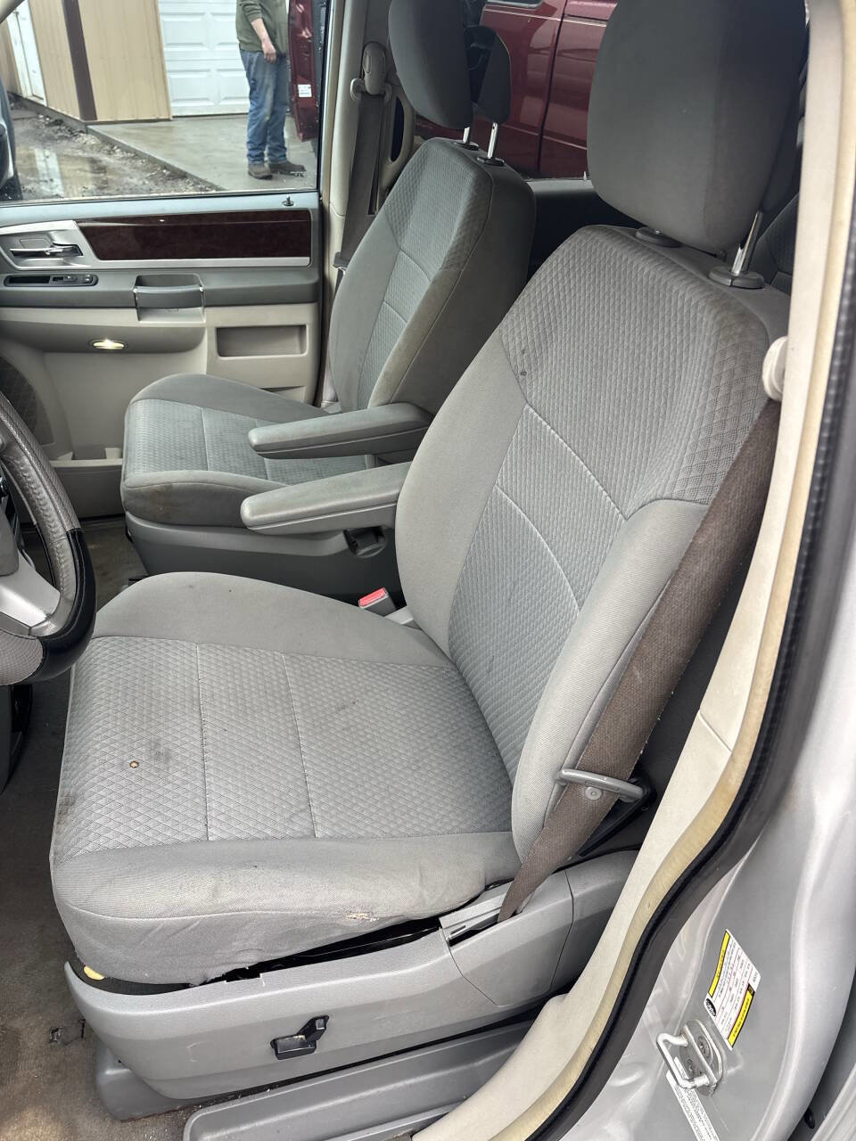 Used 2010 Chrysler Town & Country Touring image 13