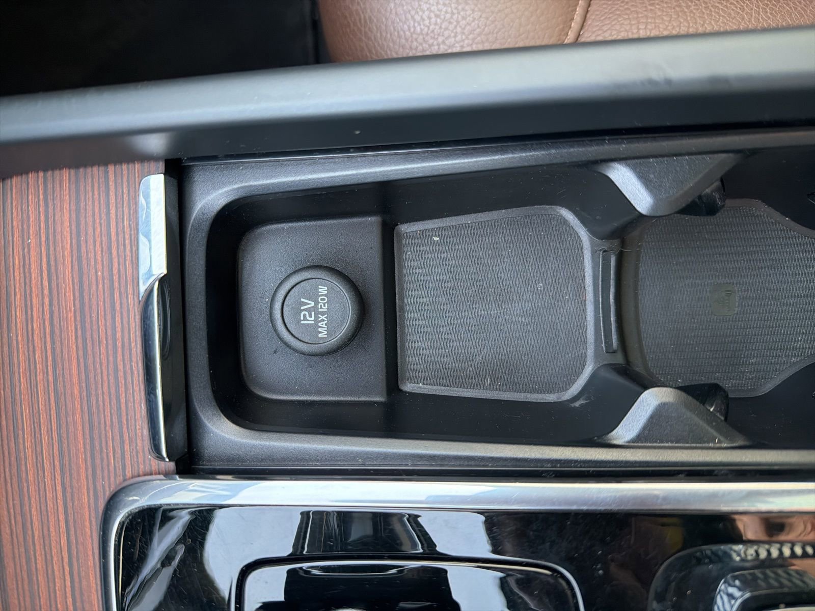 Certified 2025 Volvo XC60 T8 Plus w/ Protection Package Premier image 51