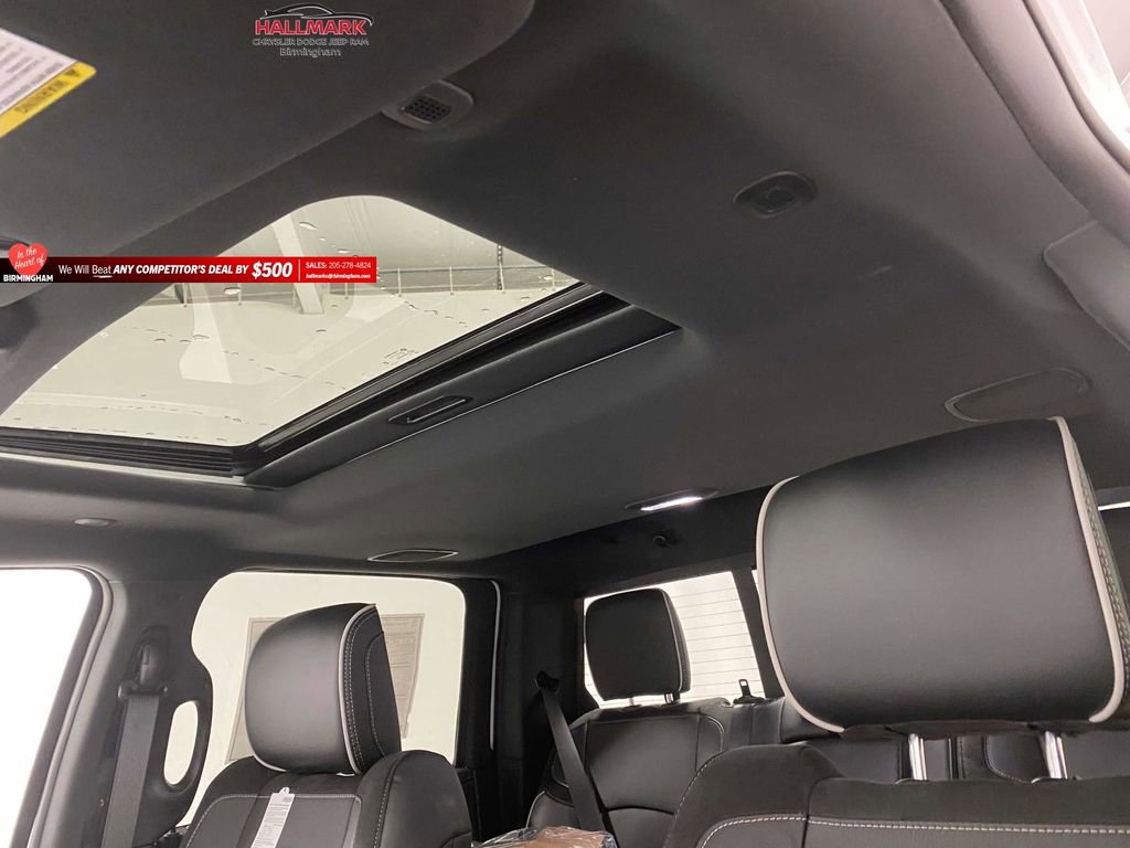 Used 2025 RAM 2500 Laramie AWD/4WD image 34