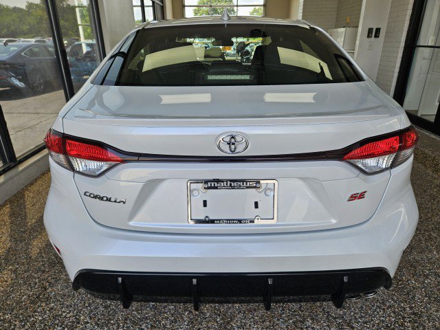 Used 2023 Toyota Corolla SE FWD image 3