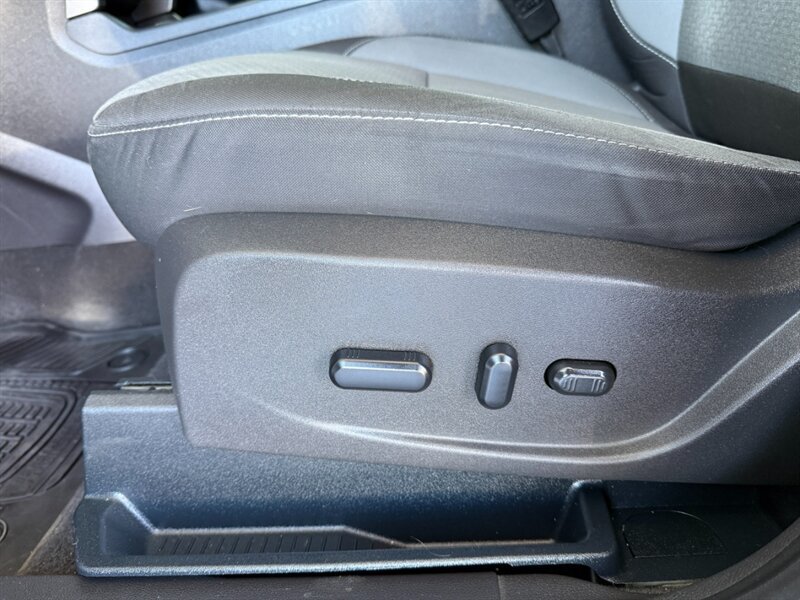 Used 2017 Ford Escape SE FWD image 19
