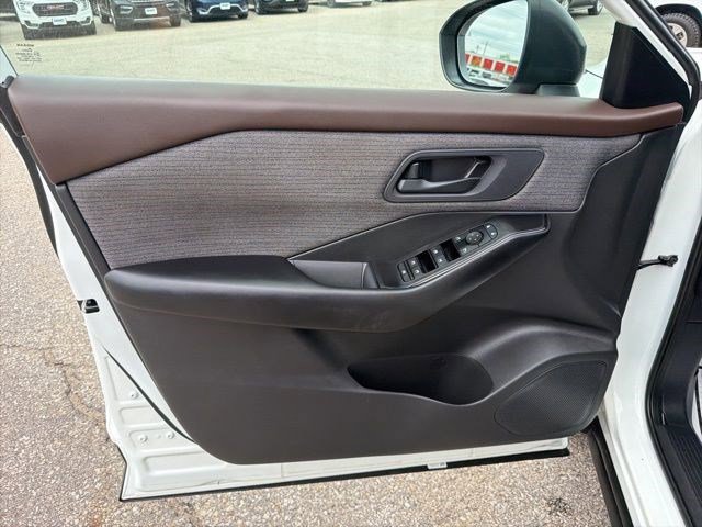 Used 2023 Nissan Rogue S FWD image 9