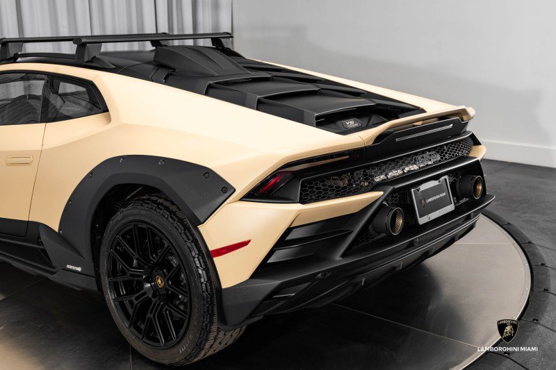 Used 2024 Lamborghini Huracan Sterrato image 21