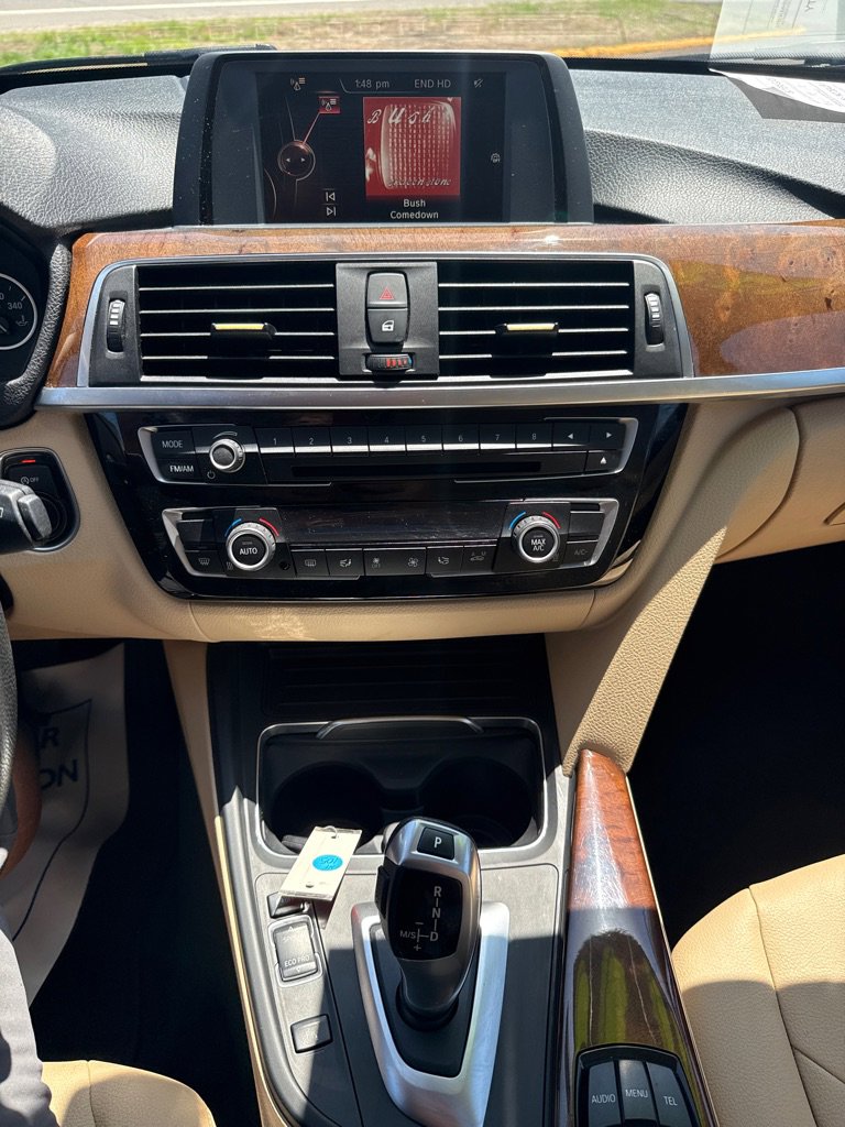 Used 2017 BMW 320i xDrive Sedan AWD/4WD image 14