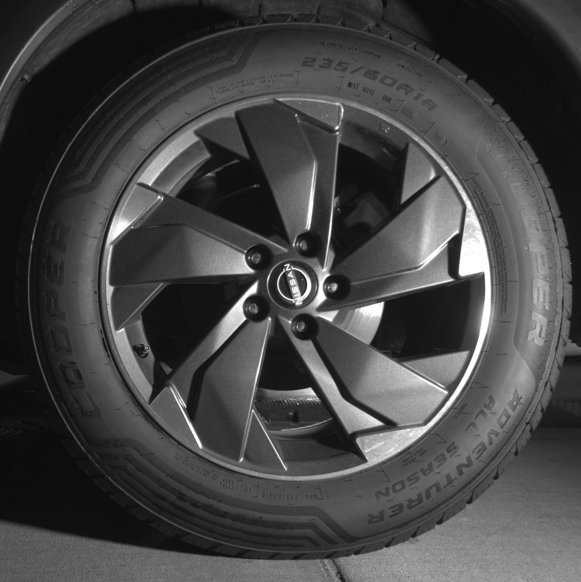 Used 2025 Nissan Rogue SV AWD/4WD image 14