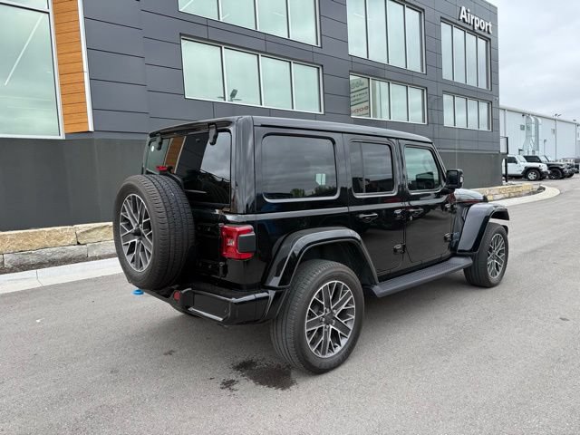 Used 2023 Jeep Wrangler Unlimited Sahara AWD/4WD image 3