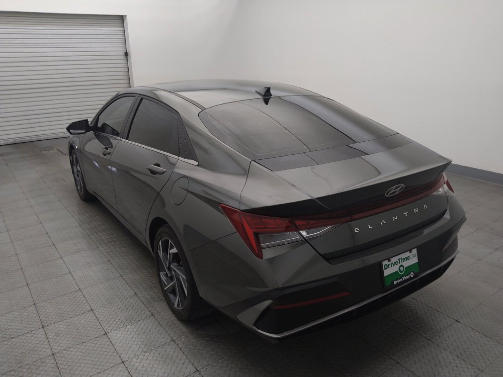 Used 2025 Hyundai Elantra SEL FWD image 5