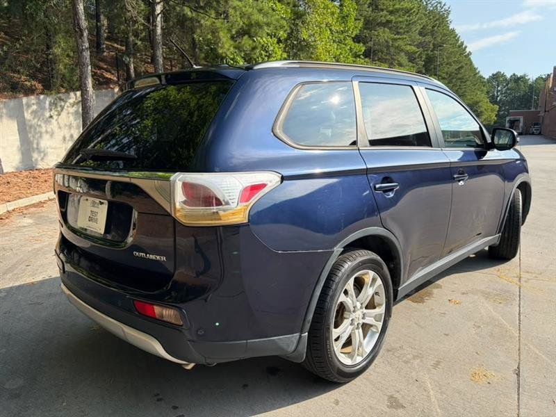 Used 2015 Mitsubishi Outlander SE AWD/4WD image 2
