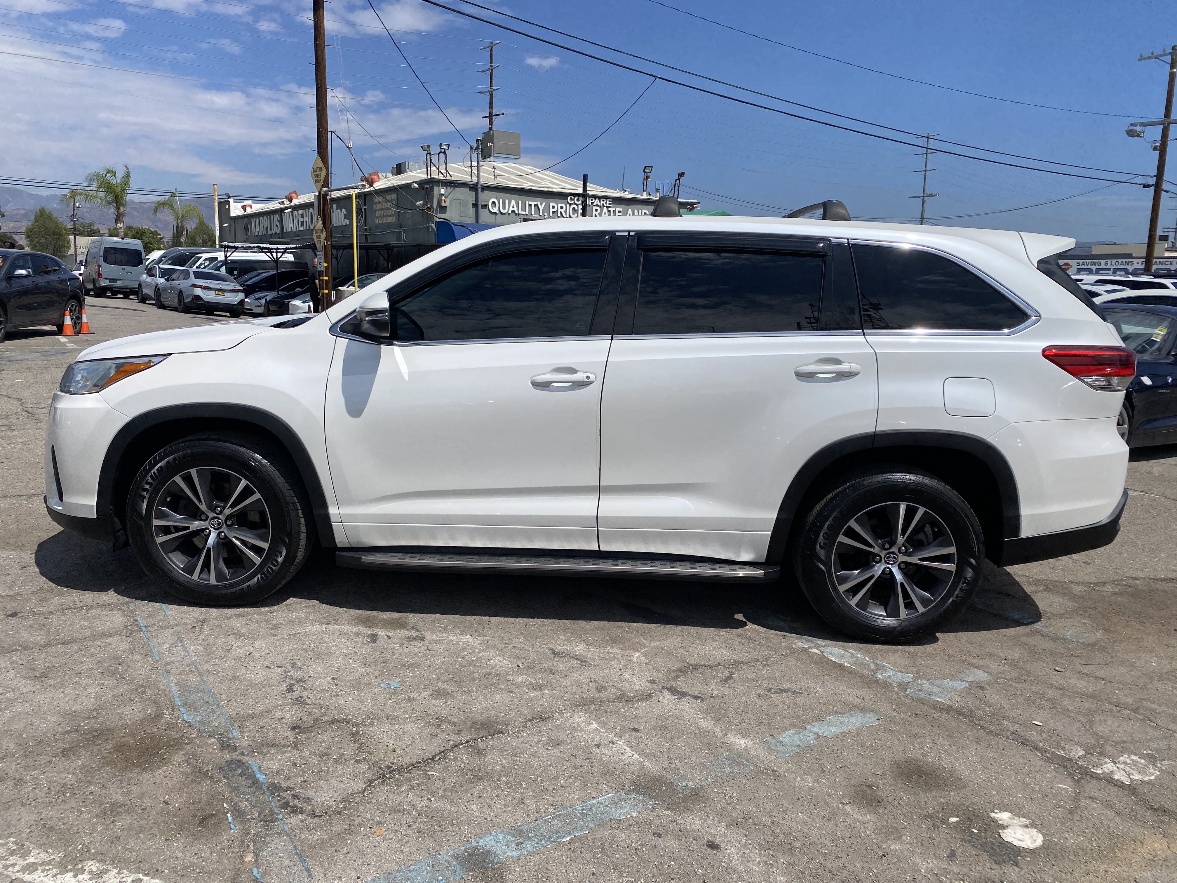 Used 2018 Toyota Highlander LE FWD image 7