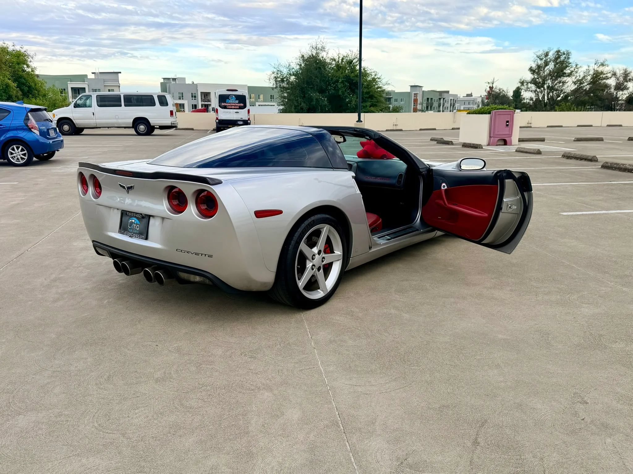 Used 2007 Chevrolet Corvette Coupe w/ Preferred Equipment Group RWD image 19