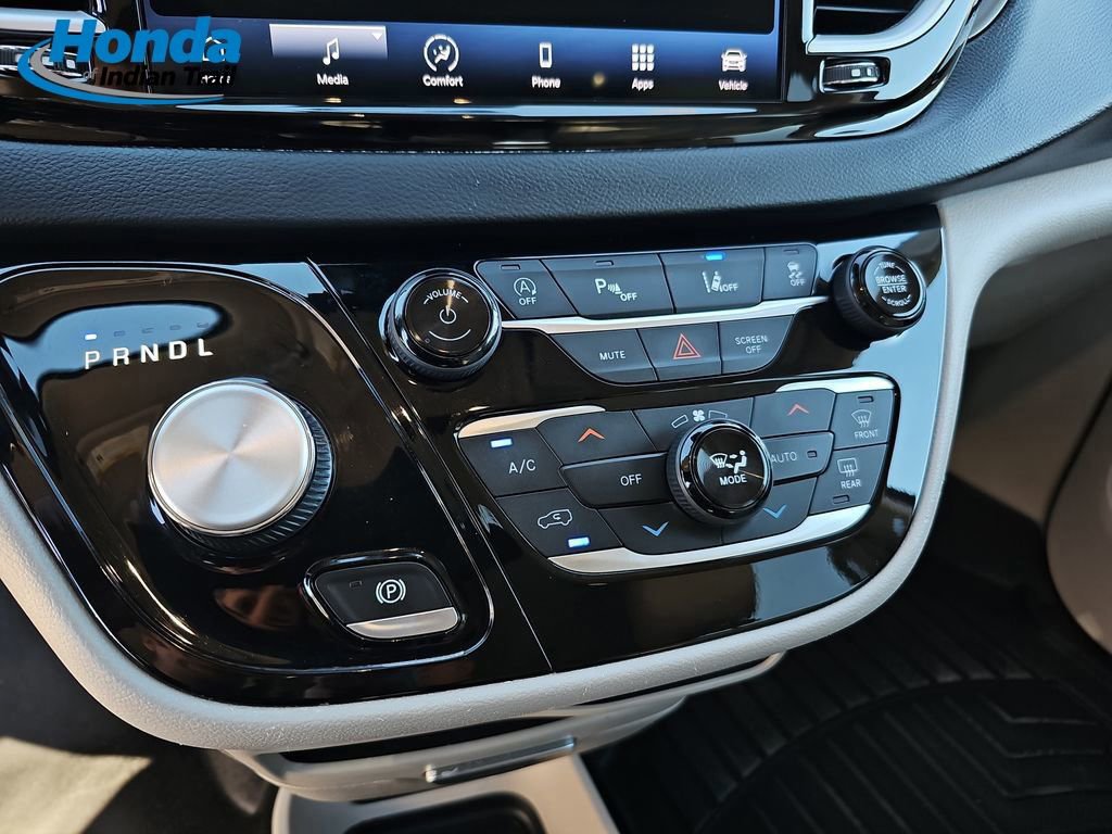 Used 2021 Chrysler Pacifica Touring-L image 26