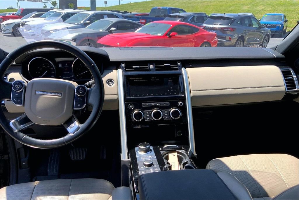Used 2017 Land Rover Discovery HSE AWD/4WD image 10