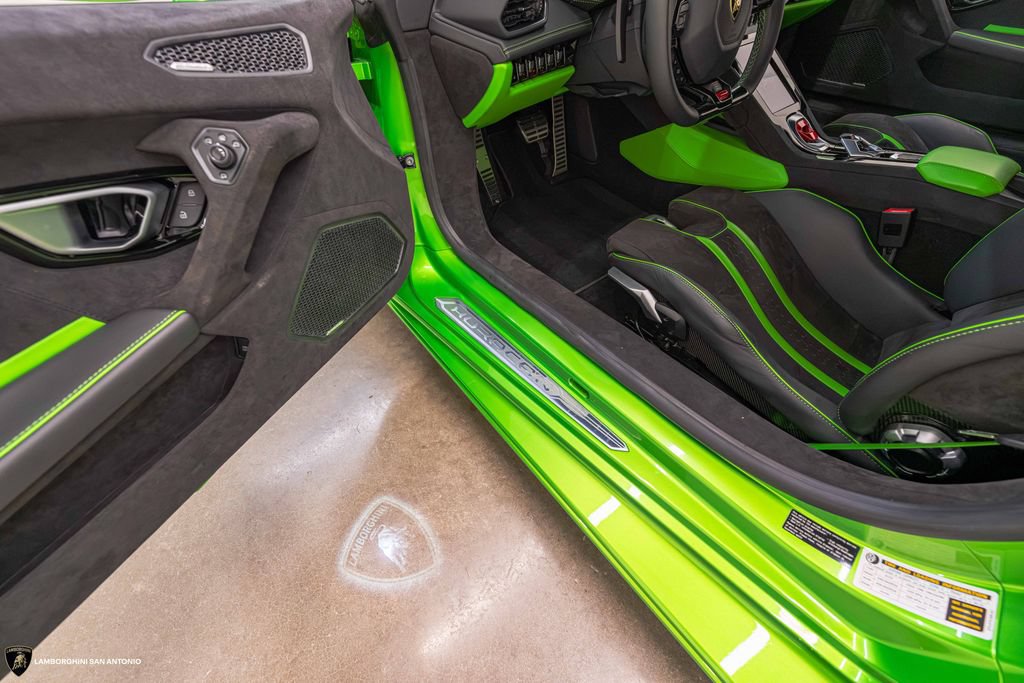 Used 2024 Lamborghini Huracan Tecnica RWD image 30