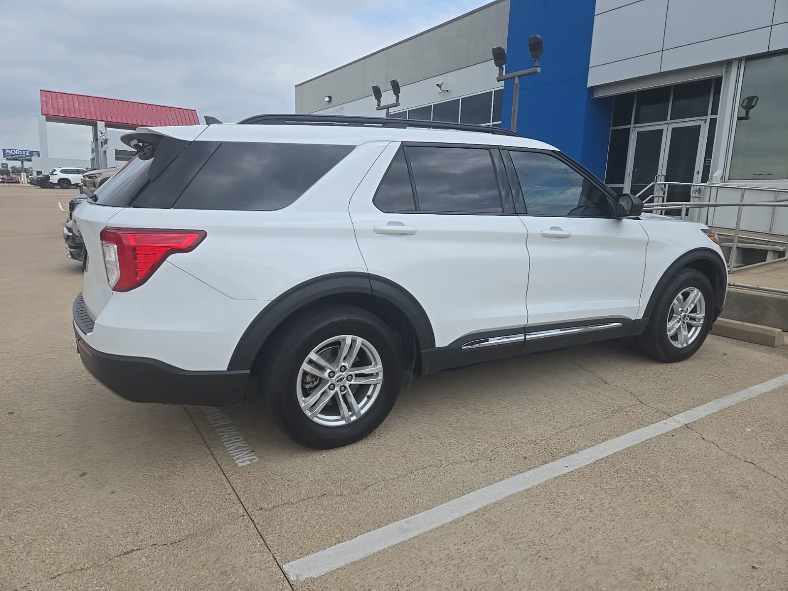 Used 2022 Ford Explorer XLT w/ Equipment Group 202A RWD image 5