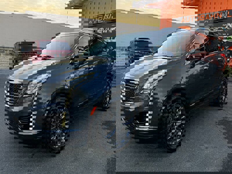 Used 2019 Cadillac XT5 Premium Luxury w/ LPO, Black Ice Package image 2