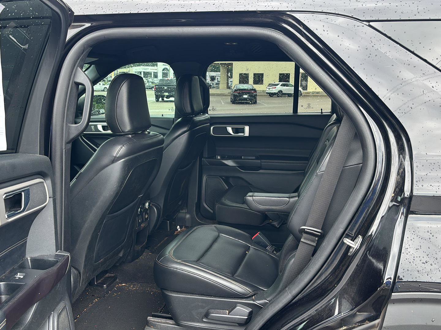 Used 2020 Ford Explorer XLT w/ Equipment Group 202A RWD image 7