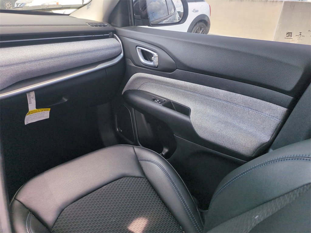 Used 2022 Jeep Compass Latitude w/ Sun and Sound Group image 17