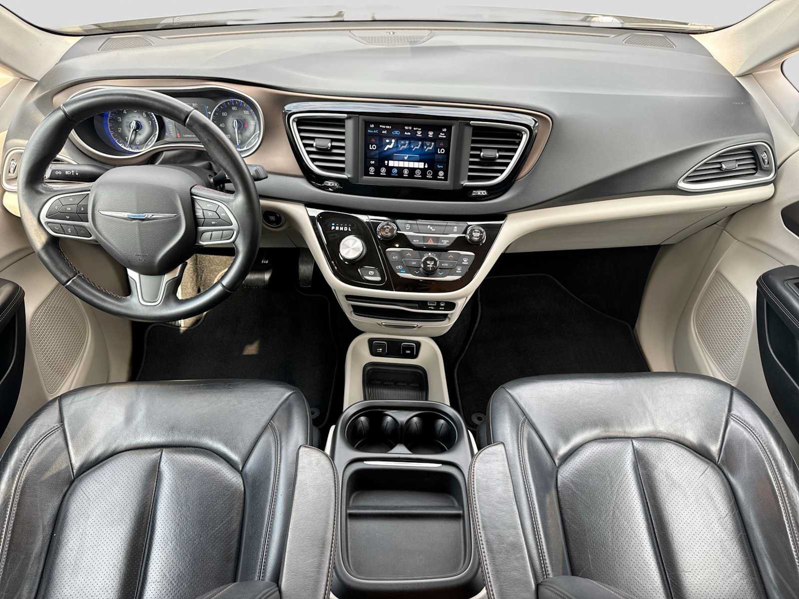 Used 2018 Chrysler Pacifica Touring-L FWD image 14