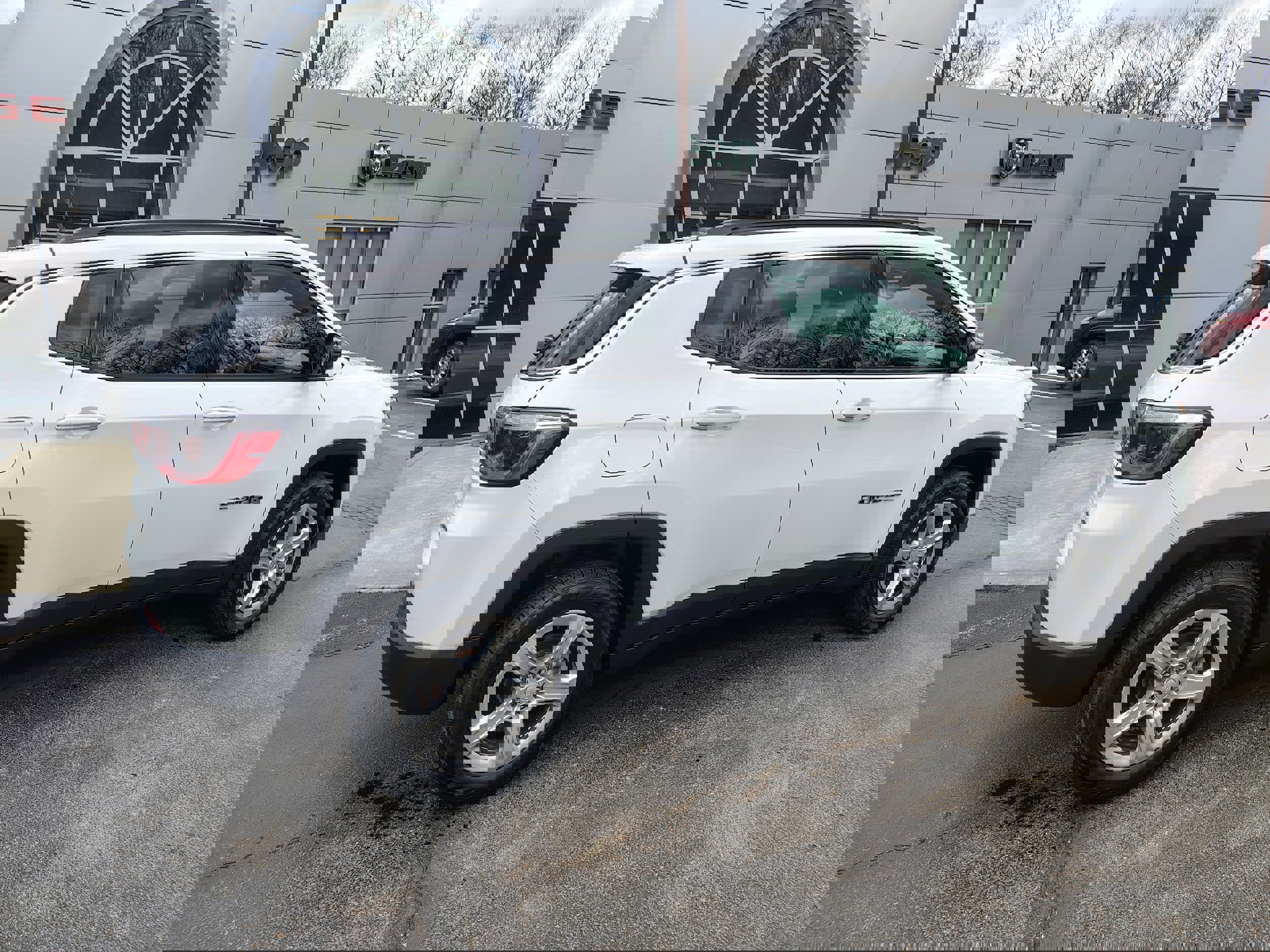 Used 2024 Jeep Compass Latitude image 13