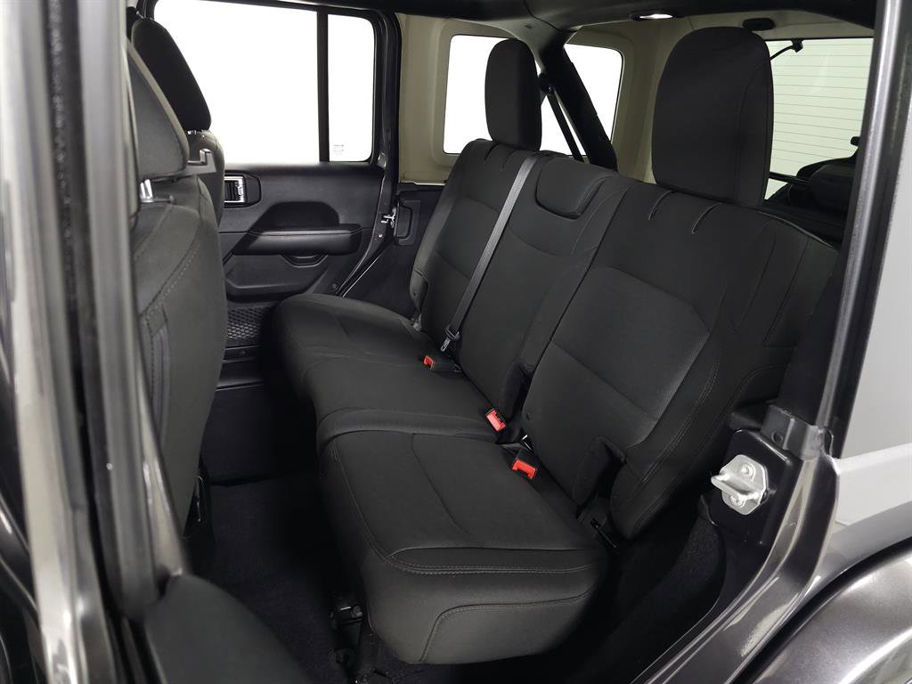 Used 2018 Jeep Wrangler Unlimited Sahara w/ Dual Top Group image 28