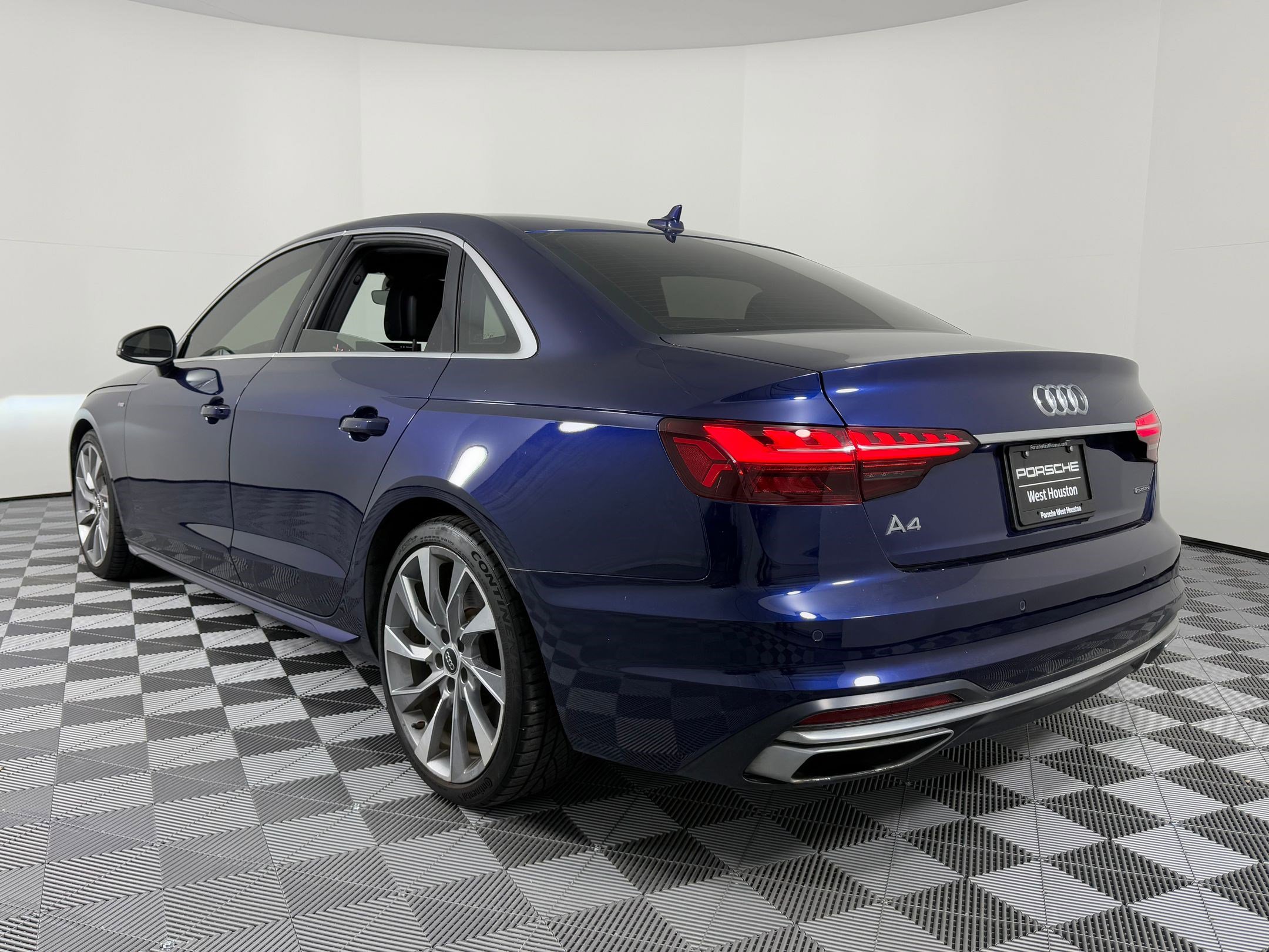 Used 2020 Audi A4 2.0T Premium Plus w/ Premium Plus Package image 3