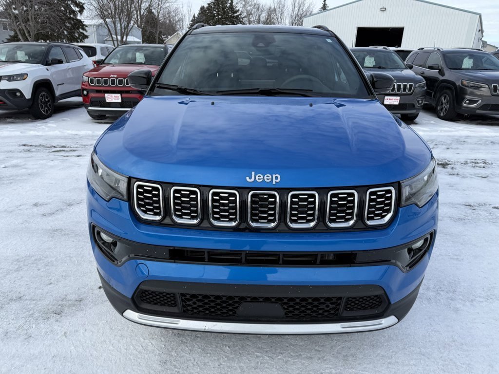 Used 2025 Jeep Compass Limited AWD/4WD image 3