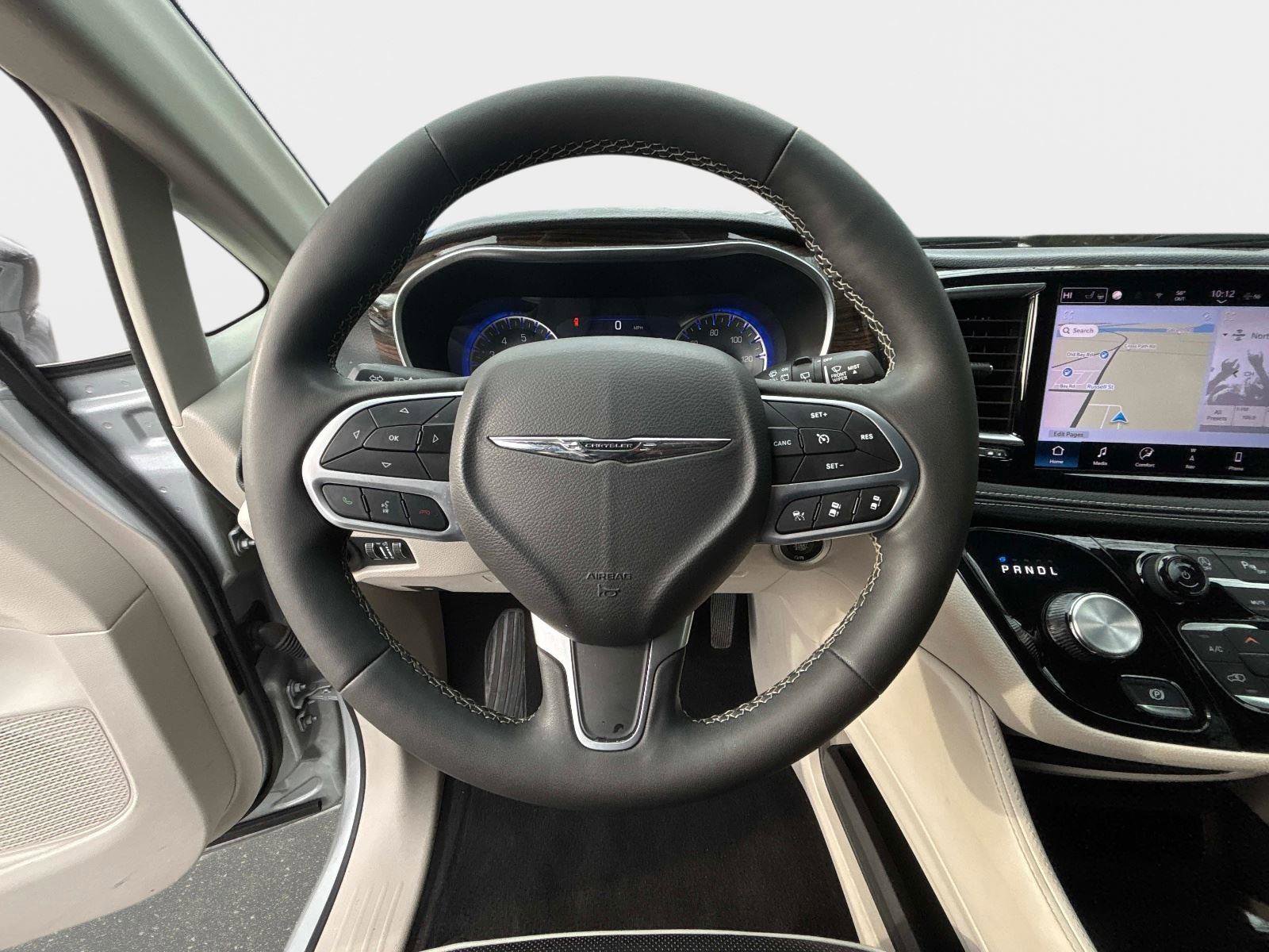 Used 2024 Chrysler Pacifica Limited image 24