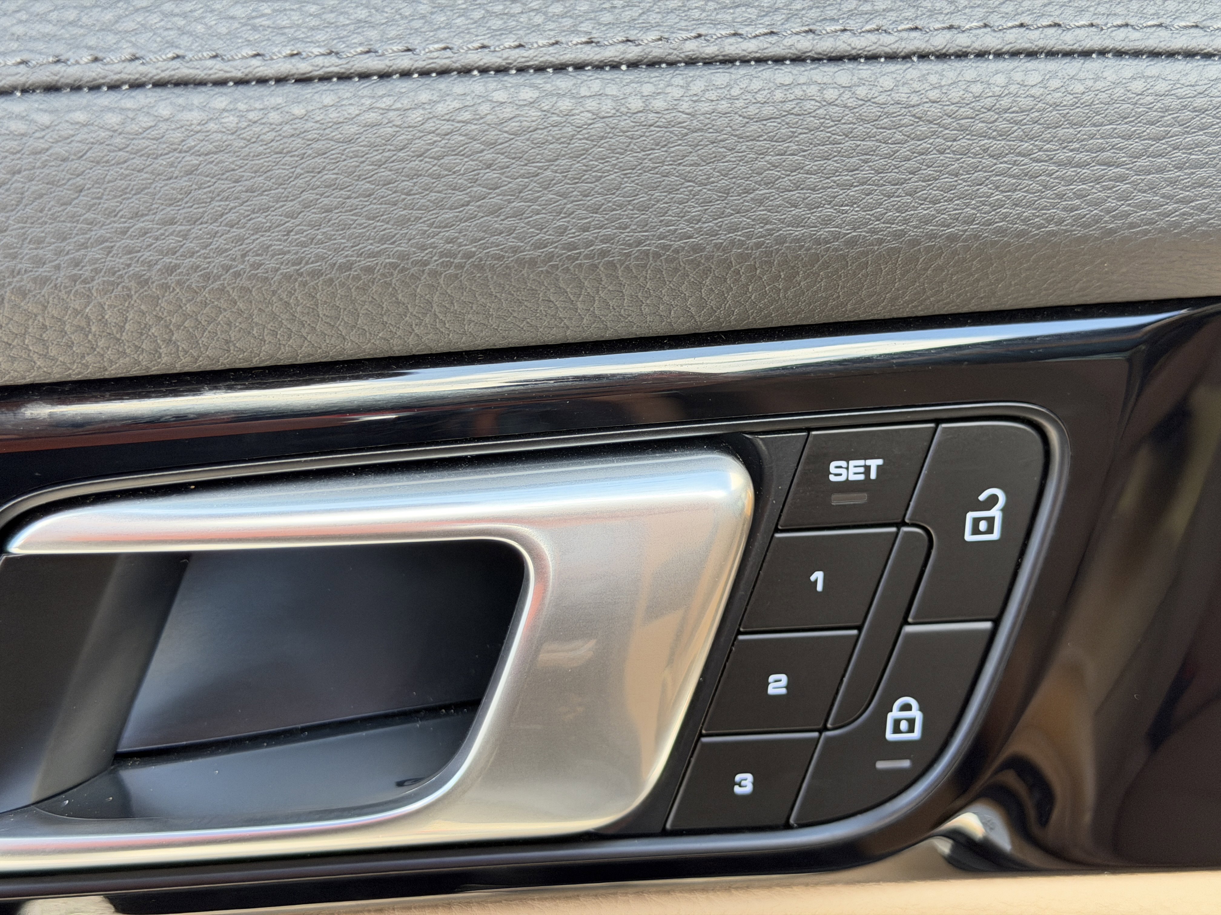 Certified 2023 Porsche Panamera 4S image 24