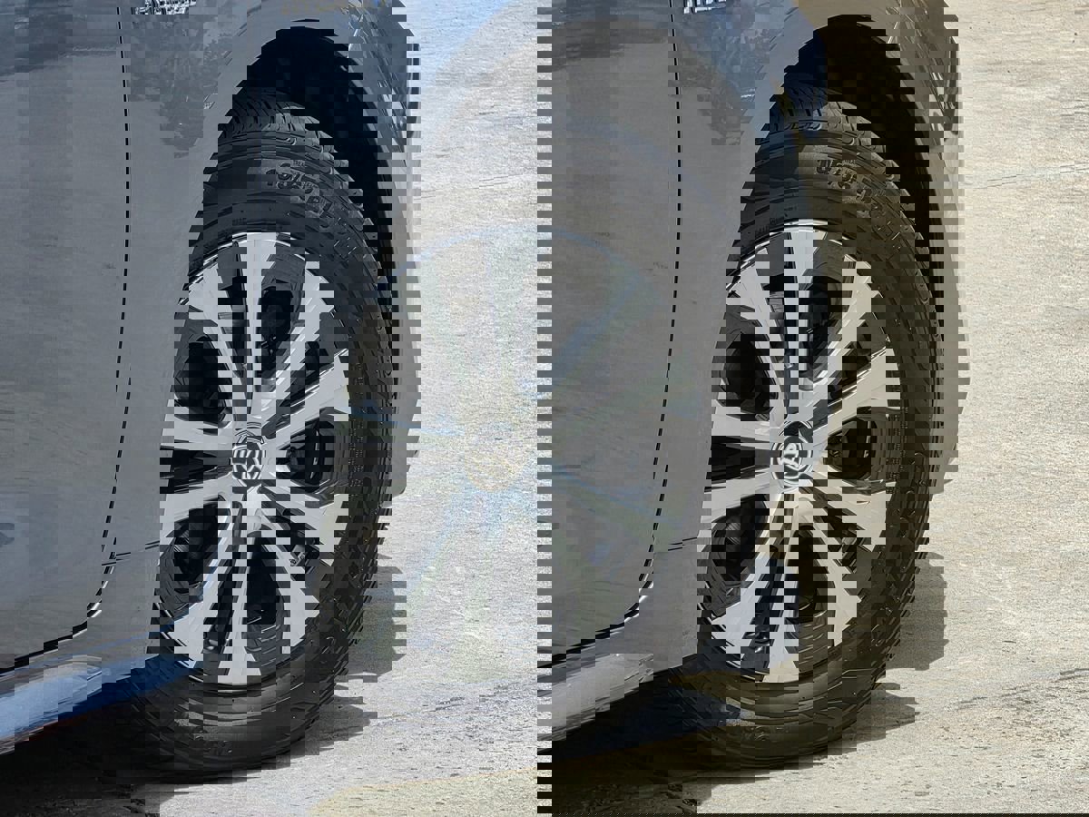 Used 2020 Toyota Corolla LE image 15