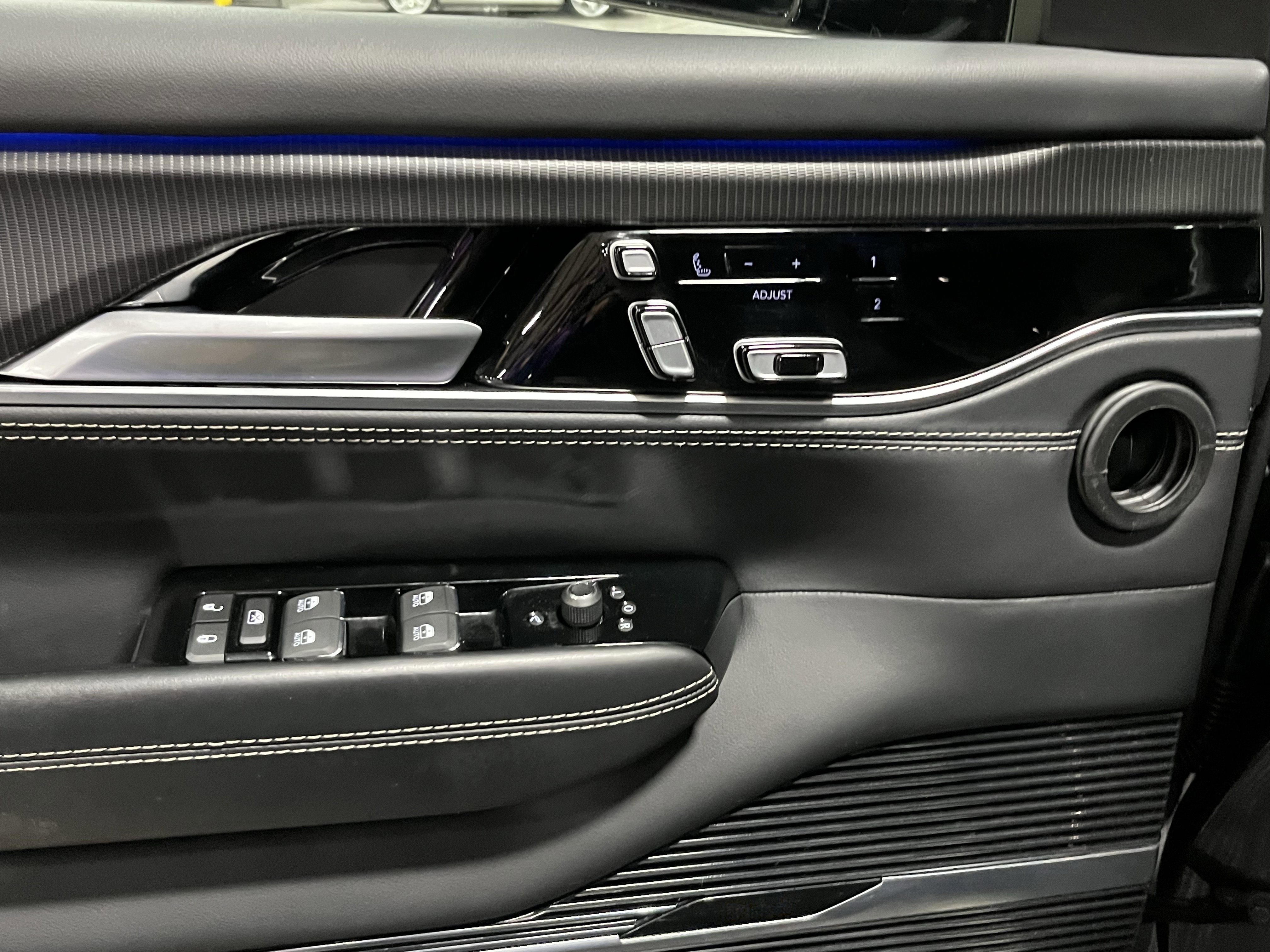 Used 2024 Jeep Grand Wagoneer L Series II w/ Quick Order Packagew 28T image 17