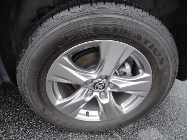 Certified 2025 Toyota RAV4 XLE FWD image 32